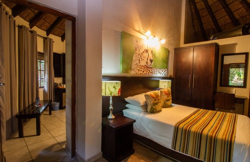 Hluhluwe Cabin | Emdoneni Lodge