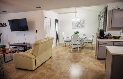 Biscayne House | Emely's place nn5 minutes from Jacksonville international airport