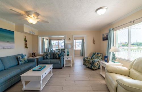 Biltmore Beach House | Emerald Beach Cottage