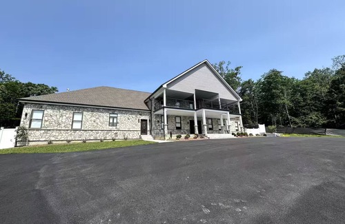 Aldie House | Emerald Charm Villa