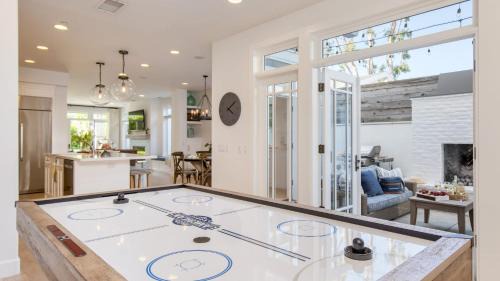 Santa Ana Heights House | Emerald Cove by AvantStay Mins to Beach Pier