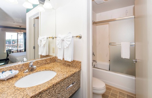 Fort Bragg Hotel | Emerald Dolphin Inn & Mini Golf