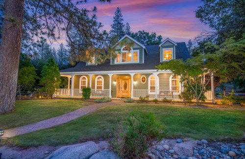 Yosemite Forks House | Emerald Escape 50 Acres w/Hot Tub, Game Room