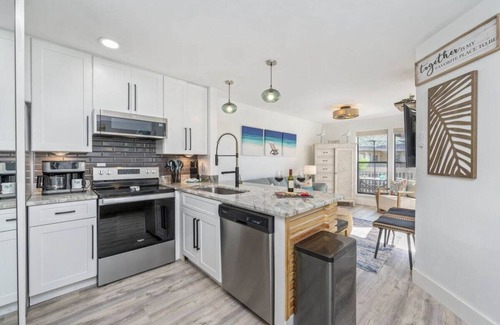 Holiday Isle Condo | Emerald Gem *Heated Pool & Private Beach Access*