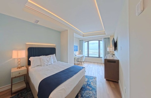 Destin Hotel | Emerald Grande Newest Addition- Harbor Suites