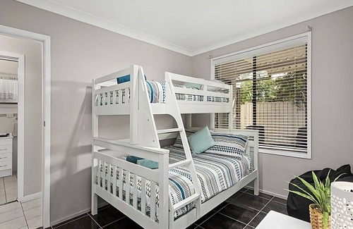Emerald Beach Apartment | Emerald Hub 2 is a self-contained flat attached to the main house with access to a swimming pool