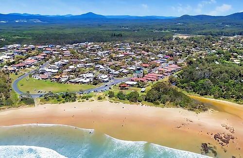 Emerald Beach Apartment | Emerald Hub 2 is a self-contained flat attached to the main house with access to a swimming pool