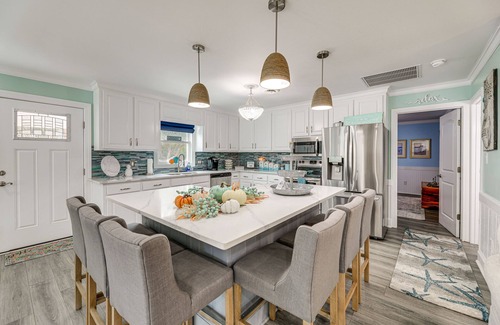 Emerald Isle Apartment | Emerald Isle Beach House: Walk to the Sand!