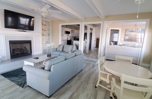 Emerald Isle House | Emerald Isle OCEANFRONT 4 BR 1/2 Duplex - watch dolphins from the deck!