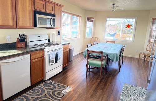 Crescent City House | Emerald Isles-close to the beach