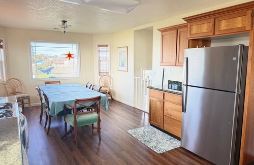 Crescent City House | Emerald Isles-close to the beach