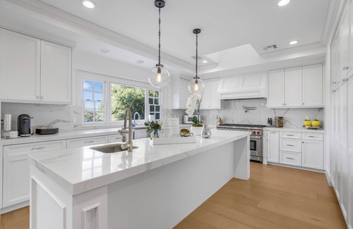 Sherman Oaks House | Emerson Estate - Gorgeous Sherman Oaks Estate with Private Yard and Pool