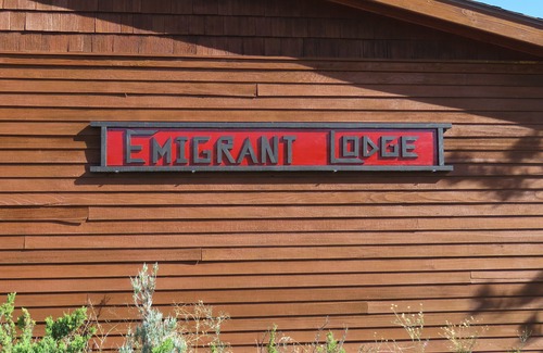 Emigrant House | EMIGRANT LODGE - 4 bedroom home with central airconditioning