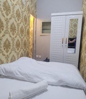 Deira Hotel | Emirates Apartments Room Capsules