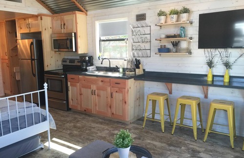 Dripping Springs Villa | Emma Villa @ D6 Retreat: Hike/Swim/Relax