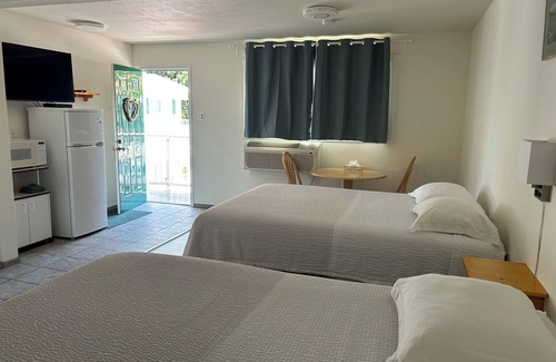 Okanagan-Similkameen Hotel | Empire Motel