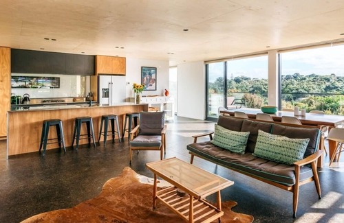 Waiheke Island House | EMPIRE VIEWS | Be My Guest