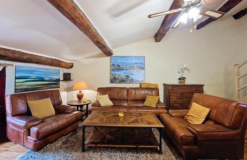 Cotignac Apartment | En plein cœur du village , Terrasse avec vue