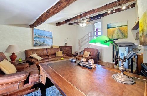 Cotignac Apartment | En plein cœur du village , Terrasse avec vue