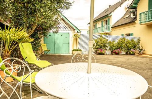 Lourdes Villa | En so de Bourdet