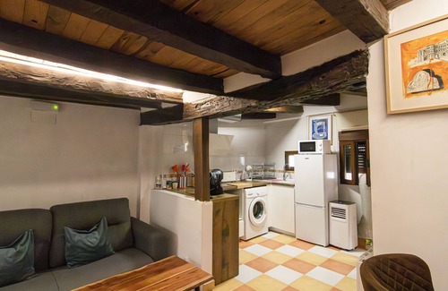 Old Town Apartment | ENCANTO CUENCA Art View