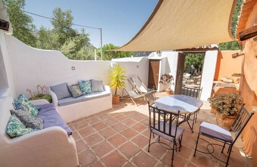 Villanueva del Trabuco Cottage | Encanto Rústico Entre Olivos y con Vistas a Las Montañas en el Sur de Andalucía