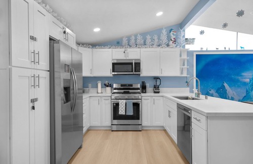 Southwest Anaheim House | Enchanted Dreams: Theater, Arcades, Playground +