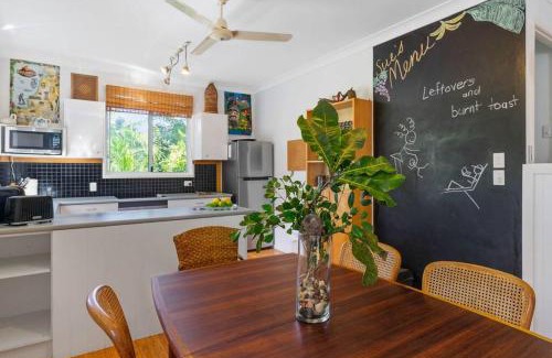 Brisbane Waterfront House | Enchanted Garden Cottage with Bikes and Air Con