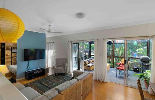 Brisbane Waterfront House | Enchanted Garden Cottage with Bikes and Air Con