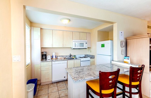 Hollywood South Central Beach Condo | Enchanted Isle Resort