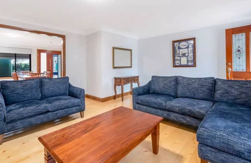 Tanunda Apartment | Enchanting, Ambiant 3BR Abode