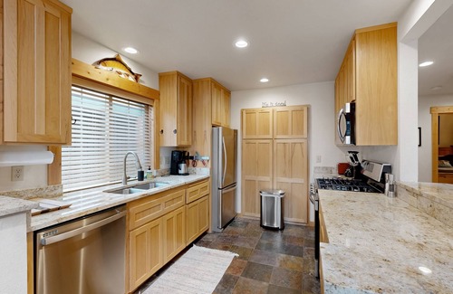 Klamath Falls Ski Chalet | Enchanting chalet with creek views, heated pool, sauna & trails - dog-friendly