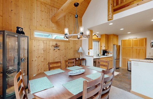 Klamath Falls Ski Chalet | Enchanting chalet with creek views, heated pool, sauna & trails - dog-friendly