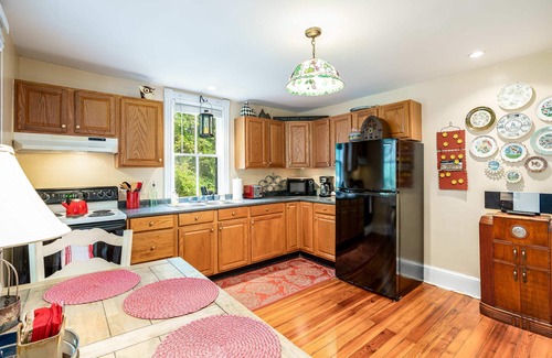 Harpers Ferry House | Enchanting Cottage, walk to Downtown Harpers Ferry