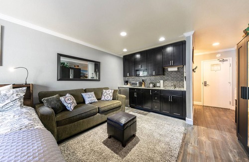 Truckee Apartment | Enchanting Deluxe Studio #216 at Donner Lake Village