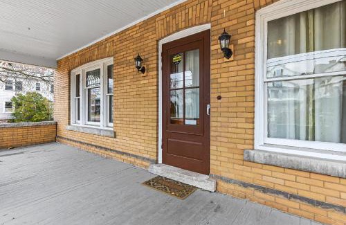 Niagara Falls Apartment | Enchanting Echoes: Oasis Near the Falls