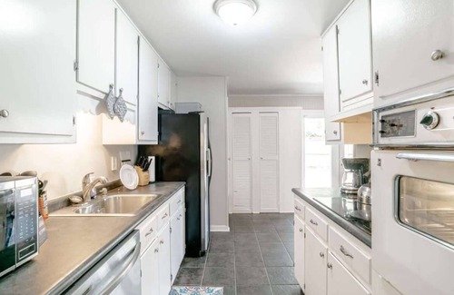 Mobile House | Enchanting Forestwood Retreat