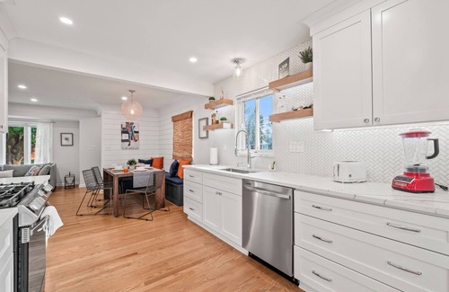 Royal Oak House | Enchanting Getaway - King Bed/Kids Nook/Gazebo