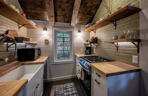 Glenville Cabin | Enchanting Mountain Cottage with Private Hot Tub & Fireplace Charmn