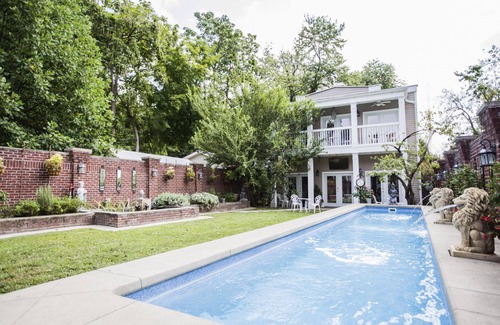 Old Louisville House | Enchanting Oasis Spa Victorian Area