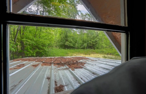 Pine City Cottage | Enchanting Old Blue Sleeping Cottage with loft, spa and breakfast!
