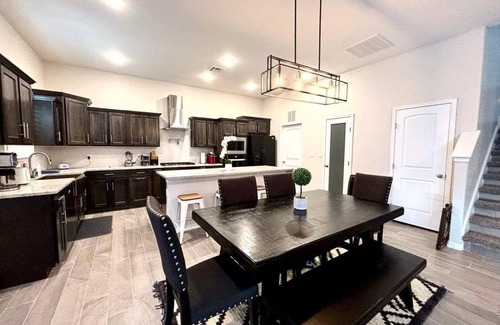 Chamberino House | Enchanting Paradise , Xbox , Pool , Close To Stores