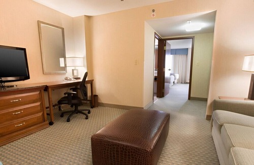 Homewood House | Enchanting & Stunning Queen Room! W/ Free WiFi
