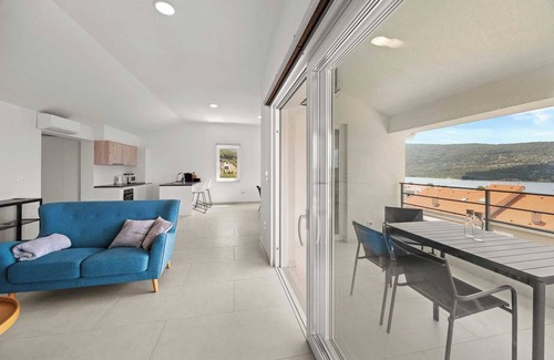 Cres Apartment | Enchanting Summer Apartment with Sea View