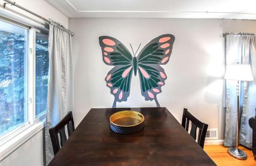 Southeast House | Enchanting Upper Unit with City Charm