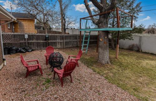 Southeast House | Enchanting Upper Unit with City Charm