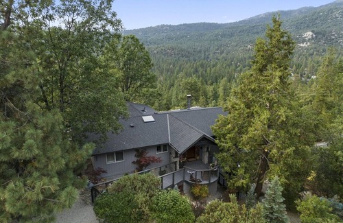 Idyllwild House | Enchanting, Secluded Idyllwild Home w/Dramatic Views & Hot Tub! Pet Friendly!