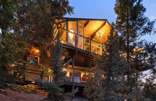 Idyllwild House | Enchanting, Secluded Idyllwild Home w/Dramatic Views & Hot Tub! Pet Friendly!