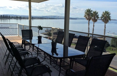 Encounter Bay House | Encounter the View - stunning panoramic ocean views (No schoolies)
