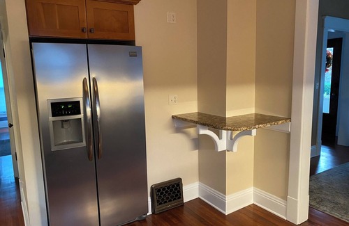 Roseland House | End of season discounts! Walking distance to campus trolleys,not owner occupied!